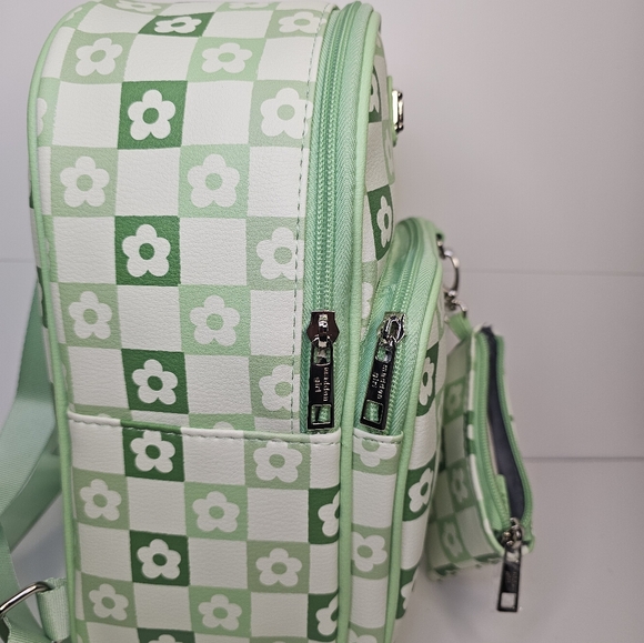 Backpack - Picture 2 of 7